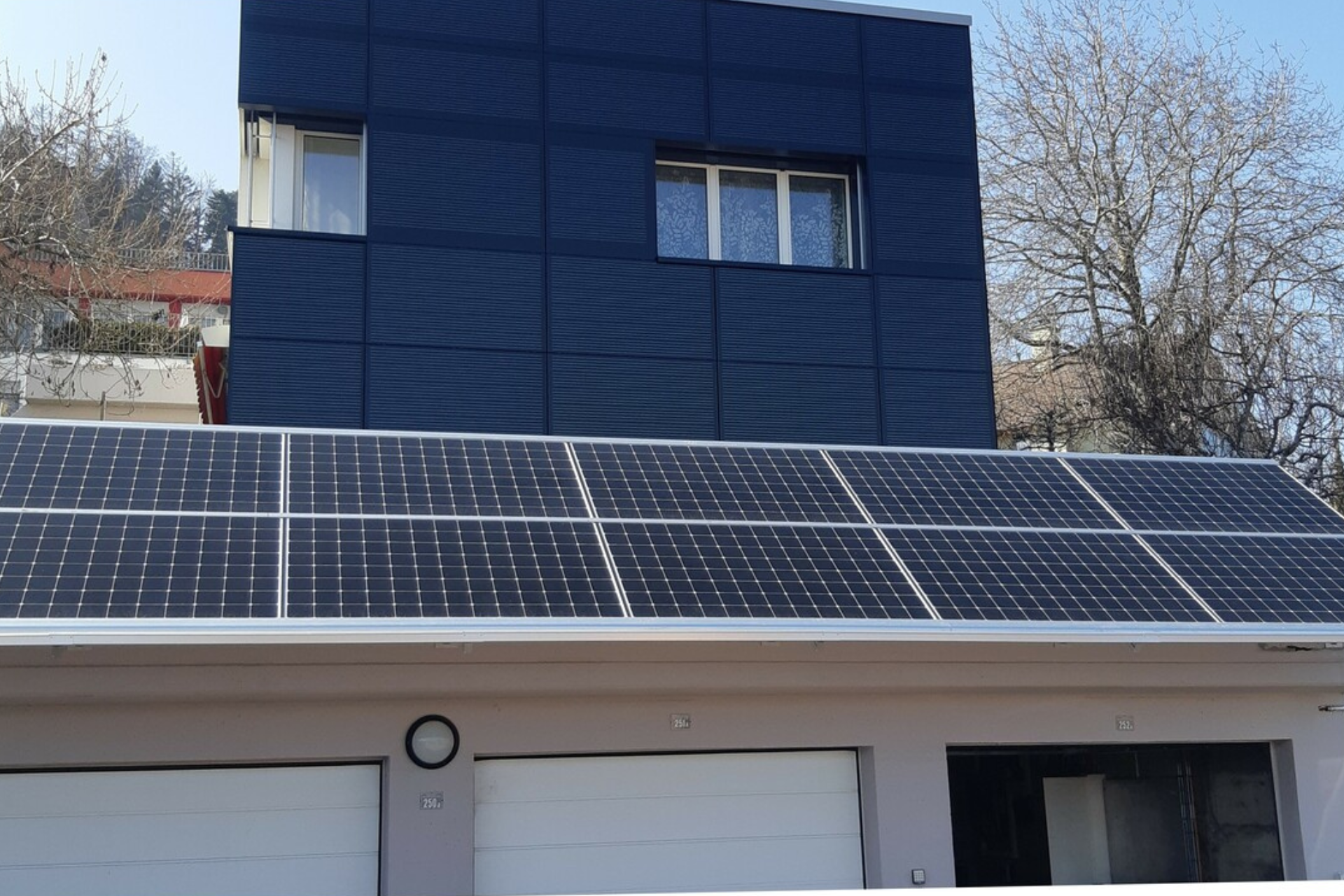 Photovoltaik-Mix 
mit Fassadenanlage